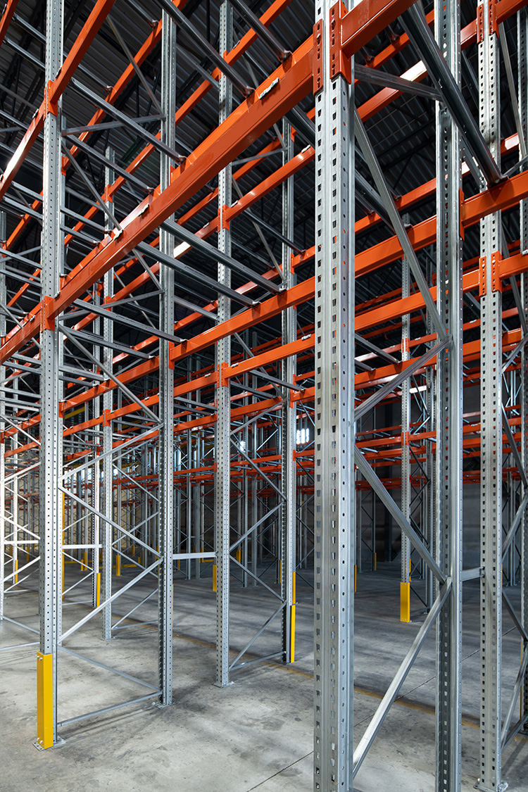 single selective system for palletized loads and oversized loads