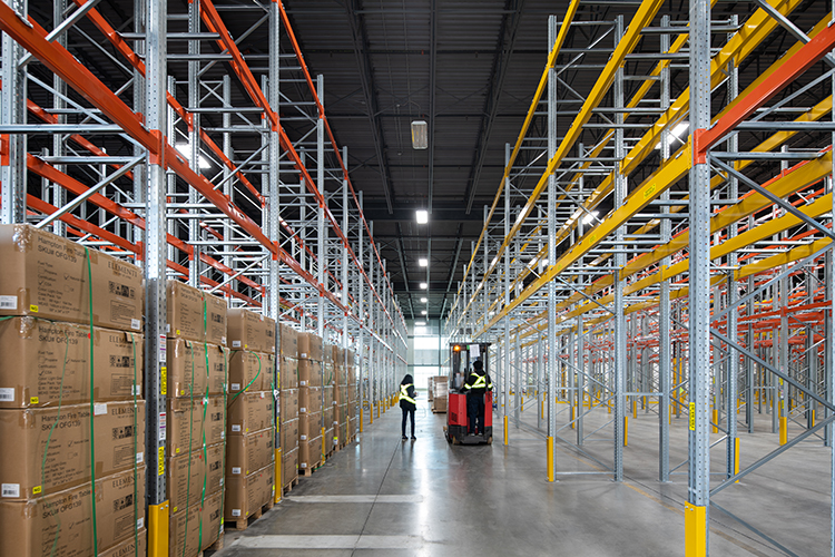 single selective system for palletized loads and oversized loads